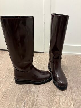 Flat knee high boots